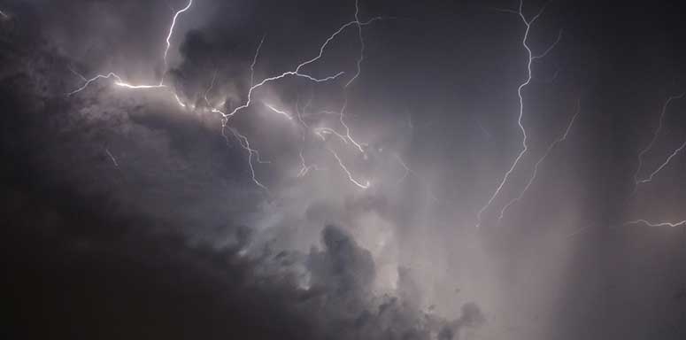 Een flinke storm, waardoor lekkage in huis kan ontstaan. Hoe en wat met de verzekering?
