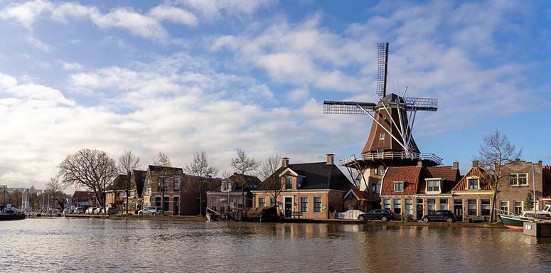 De haven van Meppel in de provincie Drenthe. Om aan te geven dat onze schade-experts ook in Drenthe bij u langskomen.