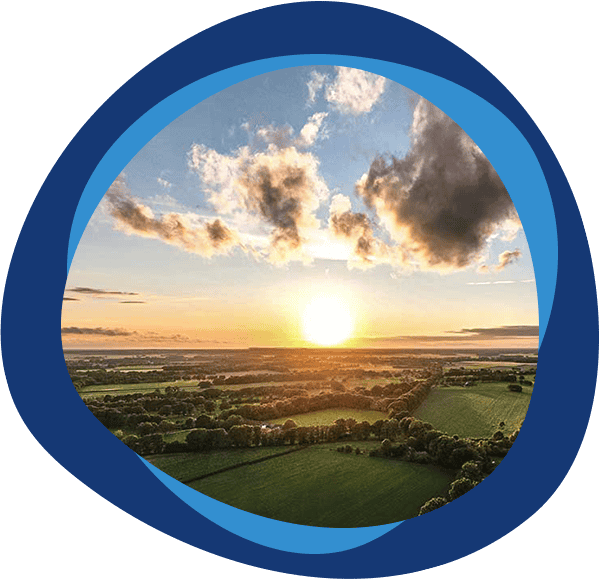 Een beeld vanaf de lucht genomen. Dit zou Drenthe kunnen zijn. Het wordt gebruikt om aan te geven dat we ook in Drenthe langskomen met onze contra-expertise.